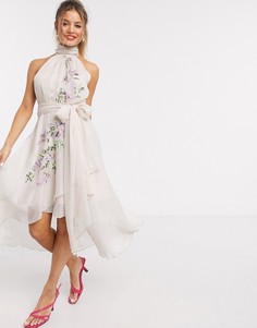 Платье с вышивкой, американской проймой и ярусной юбкой ASOS DESIGN-Кремовый