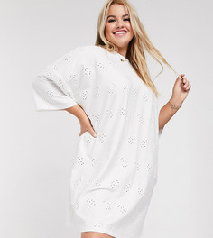 Белое платье-футболка в стиле oversized с вышивкой ришелье ASOS DESIGN Curve-Белый