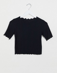 Черный топ в рубчик с круглым вырезом и волнистым краем ASOS DESIGN