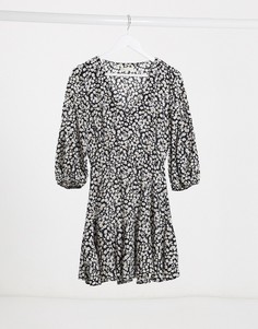 Платье с цветочным принтом и пышными рукавами Stradivarius-Черный