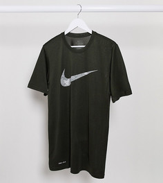 Футболка цвета хаки с камуфляжным логотипом Nike Tall-Зеленый