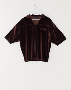 Коричневая велюровая футболка-поло в стиле oversized с отложным воротником ASOS DESIGN-Коричневый