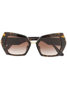 Dolce & Gabbana Eyewear солнцезащитные очки в массивной оправе с монограммой