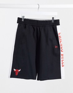 Черные шорты с логотипом команды "Chicago Bulls" и контрастными полосками New Era-Черный