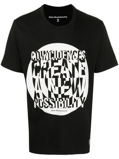 White Mountaineering футболка с графичным принтом