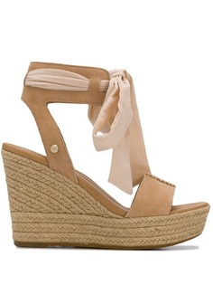 UGG босоножки на плетеной танкетке