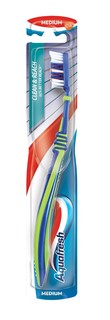 Зубная щетка Aquafresh Clean and Reach