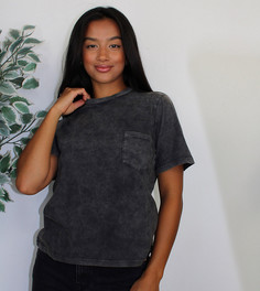 Черная футболка с карманом ASOS DESIGN Petite-Серый