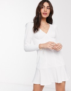 Платье мини с декоративным швами и баской ASOS DESIGN-Белый