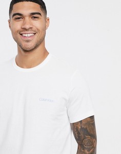 Белая футболка в стиле casual от Calvin Klein-Белый