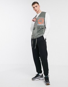 Трикотажный жилет цвета хаки с принтом и ткаными карманами ASOS DESIGN-Зеленый