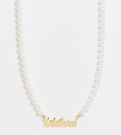 Ожерелье из жемчуга с позолоченной подвеской в виде слова "Unbothered" Image Gang-Золотой