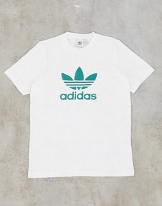 Белая футболка с зеленым логотипом adidas Originals-Белый