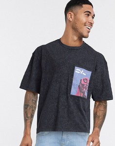Футболка в стиле oversized с принтом на кармане ASOS DESIGN-Черный