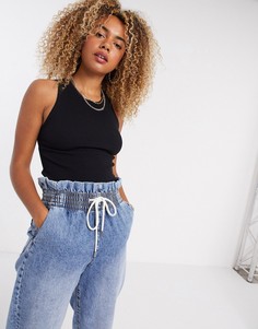 Черный трикотажный кроп-топ с открытой спиной Bershka