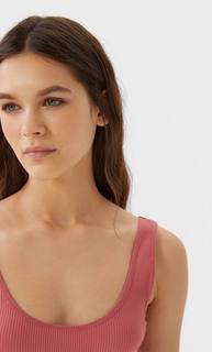 Stradivarius Боди Из Трикотажа В Рубчик На Бретелях Женская Коллекция Цвет Розового Макияжа L