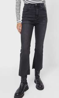 Stradivarius Укороченные Джинсы, Расклешенные Ниже Колена Женская Коллекция С Эффектом Потертости 42