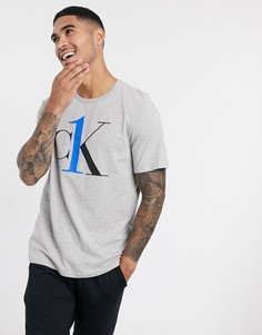 Серая футболка в стиле casual с логотипом Calvin Klein-Серый