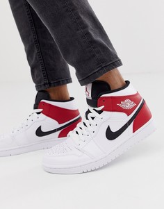 Белые кроссовки средней высоты с красными вставками Nike Air Jordan 1 554724-116-Красный