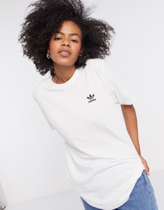 Белая футболка с небольшим логотипом adidas Originals Essential-Белый