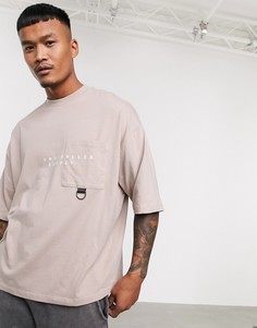 Oversized-футболка из органического хлопка с карманом и логотипом ASOS DESIGN Unrivalled Supply-Коричневый
