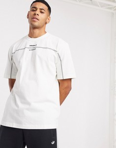 Светлая футболка adidas Originals RYV-Белый