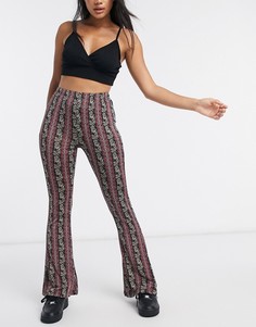 Расклешенные брюки с розовым принтом Brave Soul-Розовый