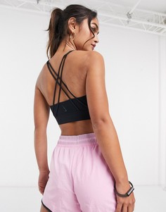 Черный спортивный бюстгальтер для занятий йогой Nike luxe