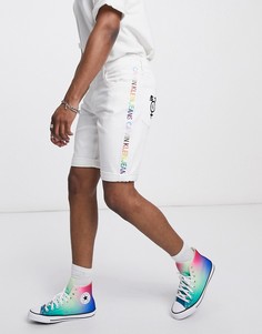 Белые узкие джинсовые шорты с отделкой кантом Calvin Klein Jeans Pride-Белый