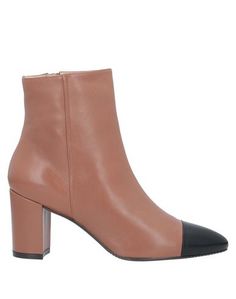 Полусапоги и высокие ботинки Stuart Weitzman