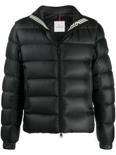 Moncler стеганая куртка с нашивкой-логотипом