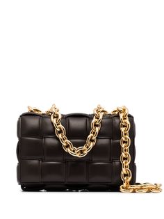 Bottega Veneta дутая сумка на плечо Casette с ремнем-цепочкой