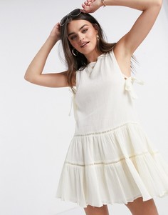 Ярусный свободный сарафан мини с открытой спиной ASOS DESIGN-Кремовый