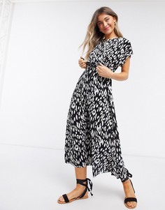 Плиссированное платье миди с открытой спиной и анималистичным принтом ASOS DESIGN-Черный