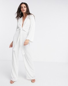 Белый комбинезон с глубоким вырезом, пайетками и поясом Pretty Lavish