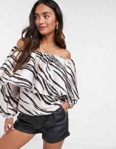Кремовый топ с открытыми плечами и оборкой River Island