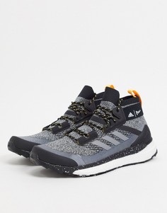 Серые походные кроссовки adidas Outdoors Terrex-Серый