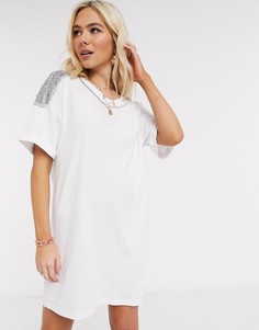 Белое платье-футболка с декоративной отделкой ASOS DESIGN-Белый
