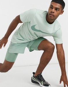 Зеленая футболка с логотипом Nike Running Dry Run-Зеленый