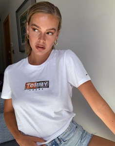 Белая футболка с камуфляжной вставкой и логотипом Tommy Jeans-Белый