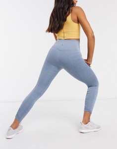 Серые укороченные леггинсы со сборками Nike Yoga-Серый