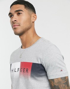 Серая футболка с выцветшим логотипом на груди Tommy Hilfiger-Серый