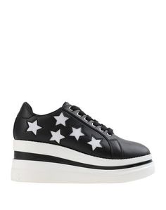 Низкие кеды и кроссовки Guess