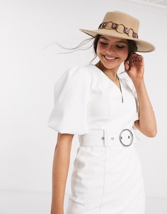 Светло-бежевое платье из искусственной кожи с поясом Bershka-Кремовый