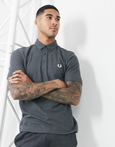 Темно-серое поло с вышивкой на вставке Fred Perry-Серый