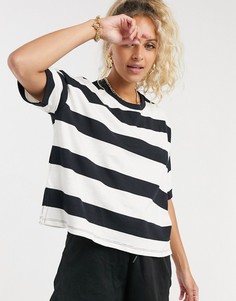 Свободная укороченная футболка в черно-кремовую полоску ASOS DESIGN-Черный