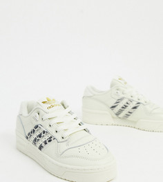 Кроссовки с полосками звериной расцветки adidas Originals Rivarly эксклюзивно для ASOS-Белый