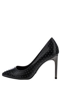 Черные кожаные туфли с металлическим декором Tamaris