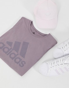 Фиолетовая футболка adidas Badge of Sport-Фиолетовый