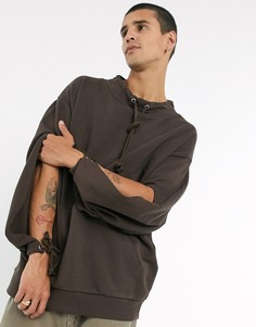 Коричневый oversized-свитшот с высоким воротником ASOS DESIGN